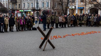"Крути – бій за майбутнє": у місті на Тернопільщині відбулося театралізоване дійство "Крути – бій за майбутнє": у місті на Тернопільщині відбулося театралізоване дійство