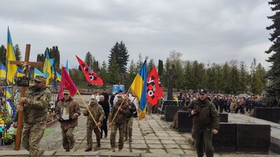 У Тернополі попрощалися з волонтером, військовослужбовцем Віталієм Заверухою У Тернополі попрощалися з волонтером, військовослужбовцем Віталієм Заверухою