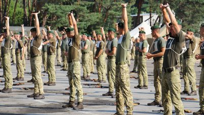 Тренування проходитимуть як у наметовому таборі, так і на аеродромі ДП "Антонов". Фото: Національної академії Держприкордонслужби. Тренування проходитимуть як у наметовому таборі, так і на аеродромі ДП "Антонов". Фото: Національної академії Держприкордонслужби.