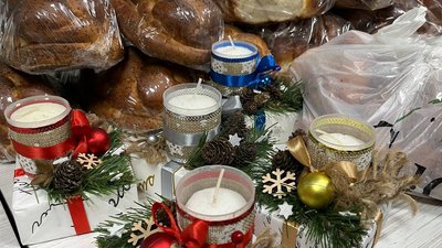 Передали також військовим калачі Передали також військовим калачі