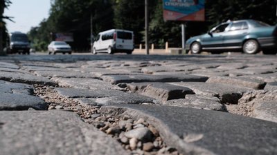 Асфальт чи бруківка? Яке дорожнє покриття краще для вулиці Головної в Чернівцях Асфальт чи бруківка? Яке дорожнє покриття краще для вулиці Головної в Чернівцях