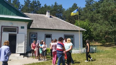 Батьки на Волині проти закриття сільської школи: до найближчої – 11 кілометрів лісом Батьки на Волині проти закриття сільської школи: до найближчої – 11 кілометрів лісом
