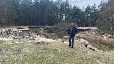 На Сумщині поліцейські викрили чоловіка, який незаконно видобував пісок