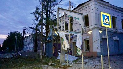 Війська РФ вдарили ракетою по центру Дніпра: поранений чоловік у тяжкому стані, є руйнування Війська РФ вдарили ракетою по центру Дніпра: поранений чоловік у тяжкому стані, є руйнування