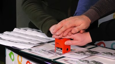 В Івано-Франківську погасили марки "Зброя Перемоги"