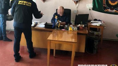 Голову ОТГ на Луганщині затримали на хабарі. ФОТО