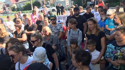 Жінки приходили на акцію разом із дітьми Жінки приходили на акцію разом із дітьми
