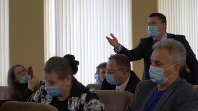 Депутата Ізюмської міськради від ОПЗЖ підозрюють у побитті чиновника