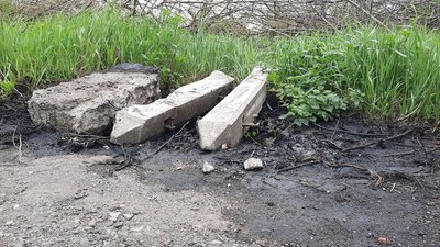 "Сморід нестерпний". На Донеччині встановлюють як до каналізаційного колектора потрапив мазут