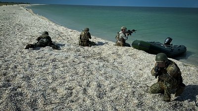 Спецпризначенці з Одеси та Києва взяли участь у водолазних навчаннях на Тендирівській косі Спецпризначенці з Одеси та Києва взяли участь у водолазних навчаннях на Тендирівській косі
