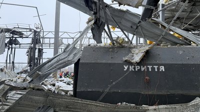 Укриття на території термінала "Нової пошти" у Коротичі після ударів РФ 13 січня 2026 року