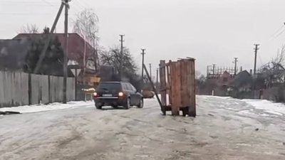 Туалети на дорозі і вози на зупинках: як на Рівненщині капостять на 14 січня Туалети на дорозі і вози на зупинках: як на Рівненщині капостять на 14 січня
