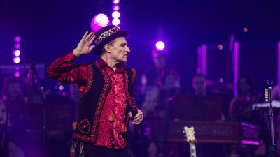 Олег Скрипка: "Не мистецтво мусить бути поза політикою, а життя має бути поза нею" Олег Скрипка: "Не мистецтво мусить бути поза політикою, а життя має бути поза нею"