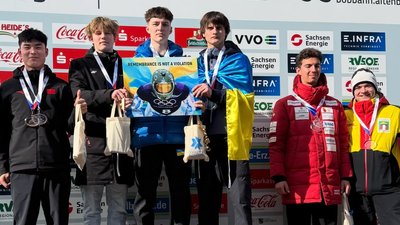 Ярослав Лавренюк разом з Владиславом Клименком на подіумі юніорського ЧС-2026