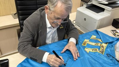 Кримська республіканська організація військових зібрала майже всі підписи до благодійного аукціону