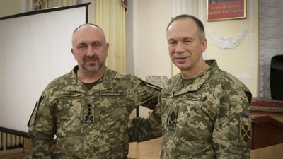 Сирський представив Павлюка особовому складу Сухопутних військ