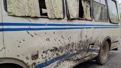 Пошкоджений автобус у Середино-Будській громаді.