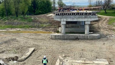 На Буковині відремонтують міст, який у 2010 році знищила повінь На Буковині відремонтують міст, який у 2010 році знищила повінь