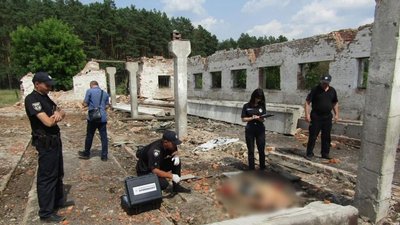 На Чернігівщині бетонними конструкціями привалило чоловіків: один загинув, інший в лікарні