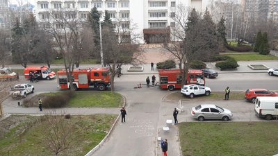 Біля черкаського готелю – поліція і рятувальники. Що відбувається