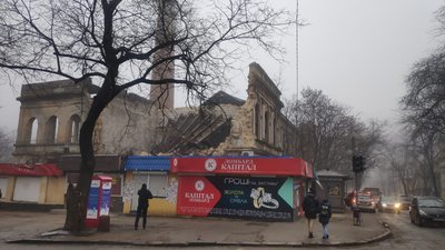 В Одесі обвалилася закинута будівля фабрики морозива В Одесі обвалилася закинута будівля фабрики морозива