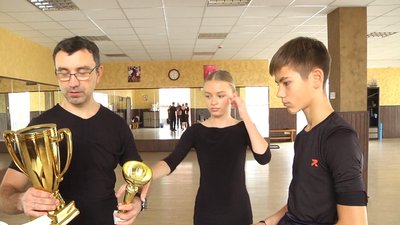 На чемпіонаті України з бальних і сучасних танців, вибороли срібло й бронзу. Фото: Суспільне Поділля На чемпіонаті України з бальних і сучасних танців, вибороли срібло й бронзу. Фото: Суспільне Поділля