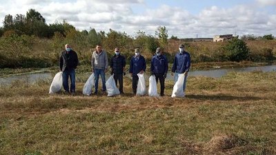 Лісівники на Тернопільщині прибрали від сміття береги водойм Лісівники на Тернопільщині прибрали від сміття береги водойм