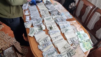 хабар за довідки про непридатність, гроші, голову ВЛК у Дніпрі підозрюють у хабарництві