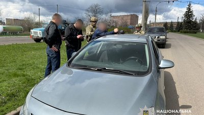 У Словʼянську викрили канал торгівлі наркотиками, підозрюваного затримали