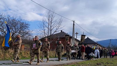 На Закарпатті попрощалися з полеглим військовим Віктором Головнею