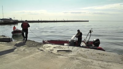 Рятувальники чистять акваторію Азовського моря