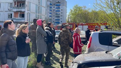"Хлопець побачив, що немає пів під’їзду": жителі Умані розповіли про влучання ракети у багатоповерхівку "Хлопець побачив, що немає пів під’їзду": жителі Умані розповіли про влучання ракети у багатоповерхівку