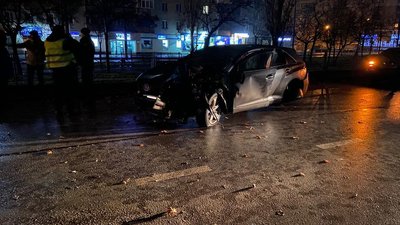 Зіткнулися з електроопрою: у ДТП в Миколаєві травмувалися двоє чоловіків Зіткнулися з електроопрою: у ДТП в Миколаєві травмувалися двоє чоловіків