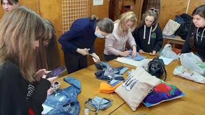 У Кропивницькому навчали апсайклінгу — перетворенню старих речей на нові У Кропивницькому навчали апсайклінгу — перетворенню старих речей на нові