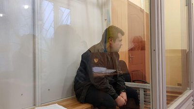 Підозрюваний у захопленні заручниці та пораненні поліцейського визнає провину (оновлено)