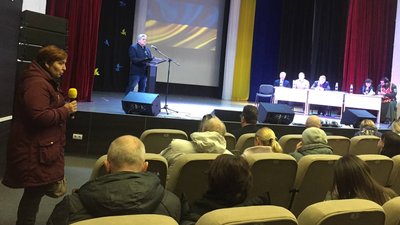 У Черкасах члени сімей загиблих та представники міської ради обговорили проєкти надгробків захисникам У Черкасах члени сімей загиблих та представники міської ради обговорили проєкти надгробків захисникам