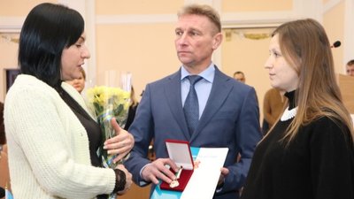 У Полтаві передали нагороди родинам двох загиблих воїнів У Полтаві передали нагороди родинам двох загиблих воїнів