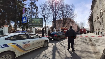 У центрі Тернополя горить підприємство спеціального зв’язку У центрі Тернополя горить підприємство спеціального зв’язку
