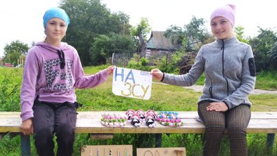 "Кожен має щось докласти, щоб Україна перемогла": на Вінниччині діти збирають гроші на підтримку захисників "Кожен має щось докласти, щоб Україна перемогла": на Вінниччині діти збирають гроші на підтримку захисників