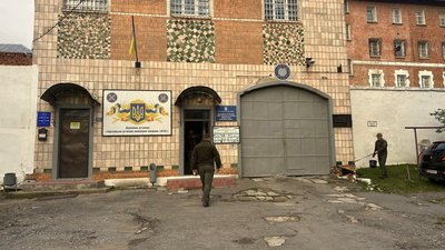 надсилали наркотики до в'язниці під виглядом продуктів, чортків, тернопіль