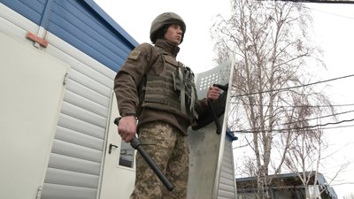 Майже дві тисячі людей та понад 800 автівок за добу. Як працюють прикордонники на Одещині Майже дві тисячі людей та понад 800 автівок за добу. Як працюють прикордонники на Одещині