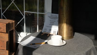 “Дуже хочеться зберегти пам'ять”: у Сумах долучились до акції “Стіл пам'яті”