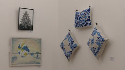 Картини, графіка та скульптури: різдвяна виставка працює в черкаському музеї Картини, графіка та скульптури: різдвяна виставка працює в черкаському музеї