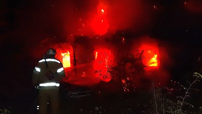 Фото з місця пожежі у селі Литвинівка Решетилівського району Фото з місця пожежі у селі Литвинівка Решетилівського району