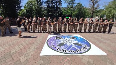 Караоке-батл проходитиме у три етапи. На Донеччині відбувся перший тур військового караоке