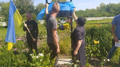 Пішов воювати добровольцем. У громаді на Кіровоградщині відкрили меморіальну дошку Василю Свинцову Пішов воювати добровольцем. У громаді на Кіровоградщині відкрили меморіальну дошку Василю Свинцову