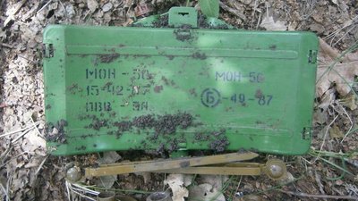 На Луганщині на колишніх позиціях окупантів виявили тайник з боєприпасами На Луганщині на колишніх позиціях окупантів виявили тайник з боєприпасами