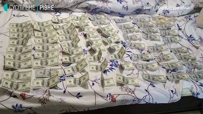 Брав "бурштинову данину": ДБР повідомило про підозру поліцейському з Рівненщини