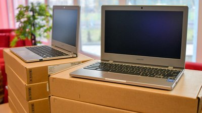 Вчителі-переселенці, які працюють на Житомирщині, першими отримають ноутбуки у рамках проєкту "Ноутбук кожному вчителю"