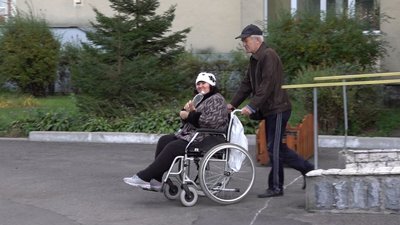 У Черкасах дівчина з інвалідністю навчила мешканців будинку сортувати сміття У Черкасах дівчина з інвалідністю навчила мешканців будинку сортувати сміття